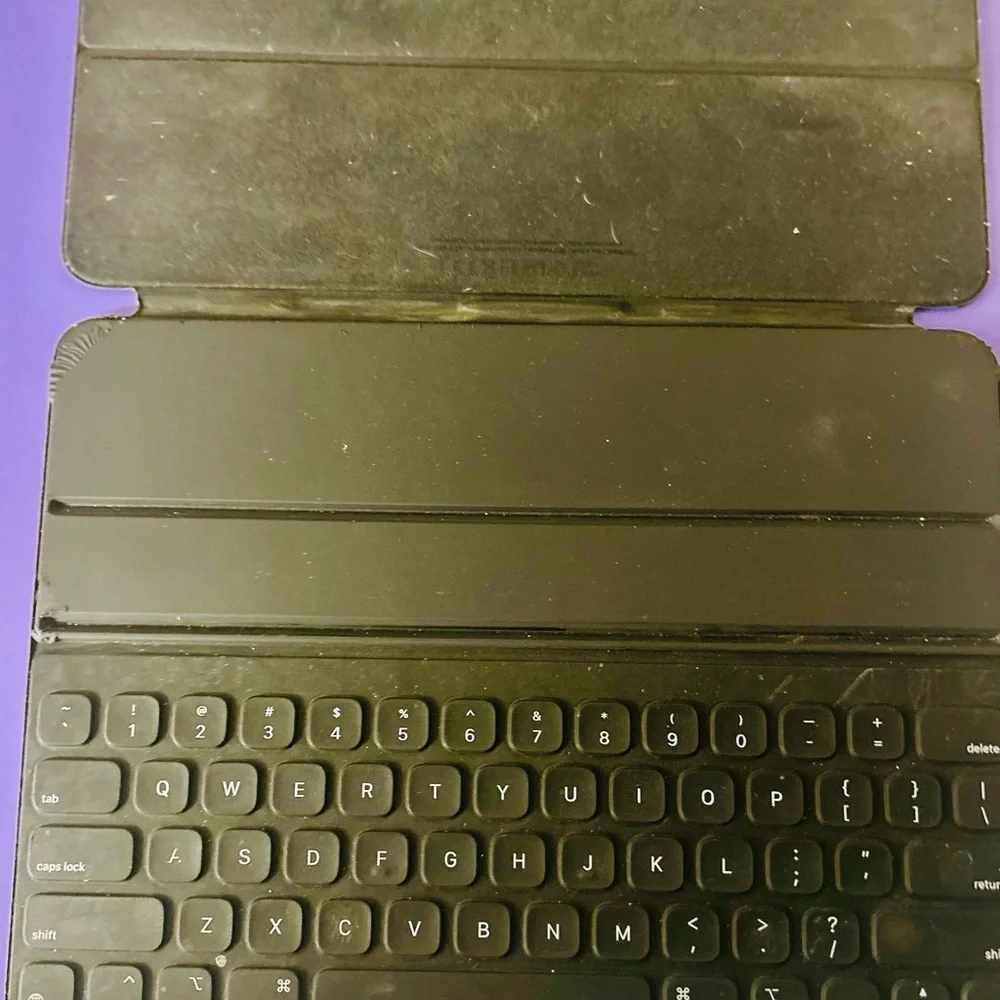 Apple Keyboard Case for iPad Pro 11